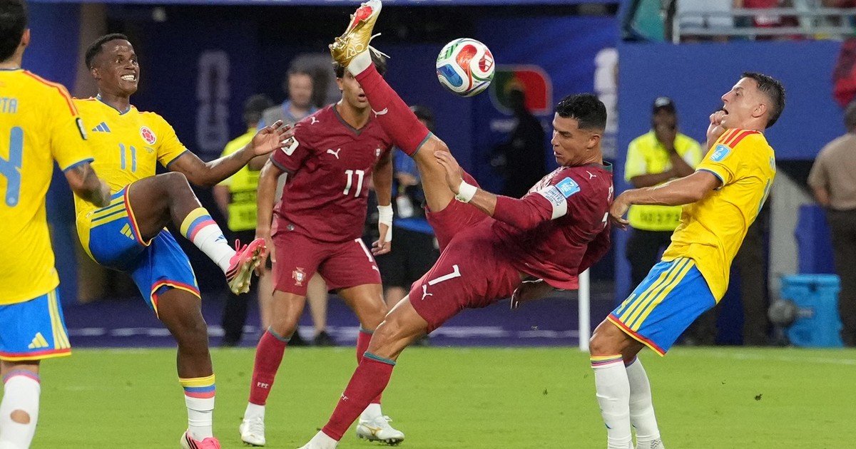 Imagen para el artículo: Del buen papel en Independiente a anular a Cristiano Ronaldo: el gran debut de Santiago Arias en el Mundial