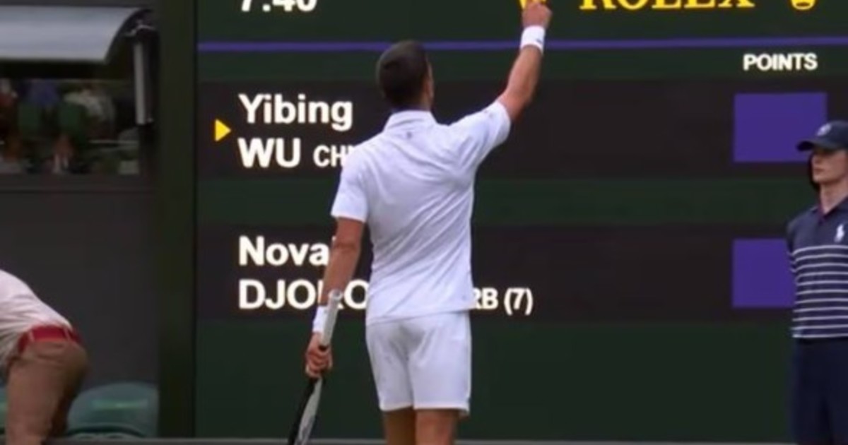 Imagen para el artículo: Video: propuesta de matrimonio en pleno partido de Djokovic y ¡Nole pidió una invitación!