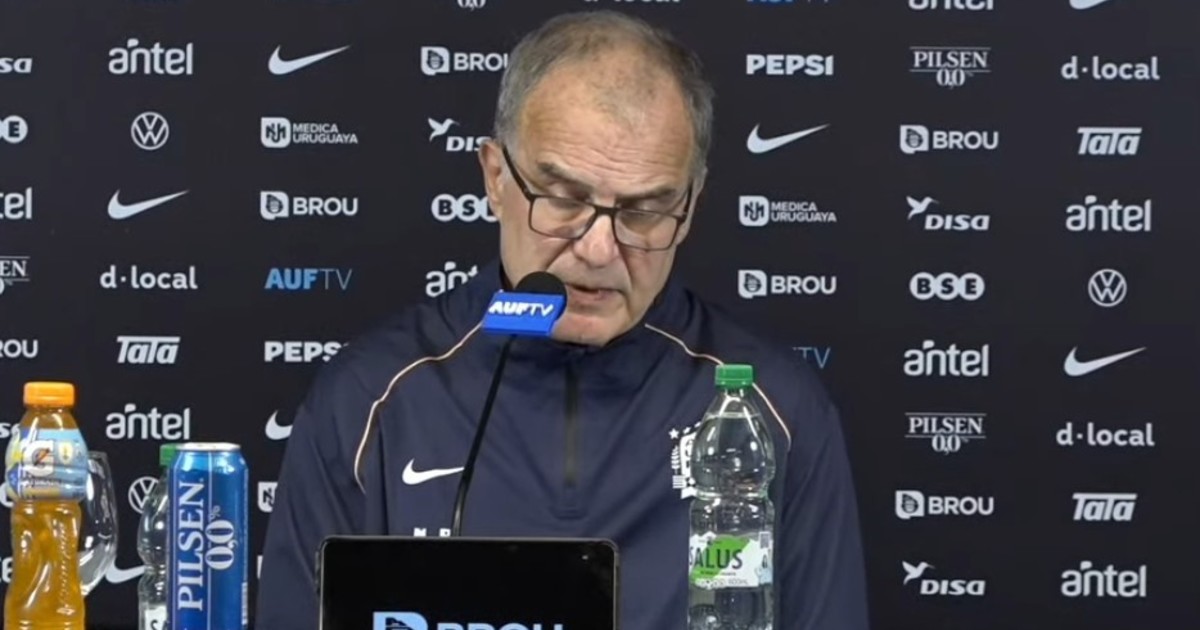 Imagen para el artículo: Bielsa y su última conferencia en Uruguay: "Mi responsabilidad es muy clara, no puedo justificar la posición que obtuvimos"